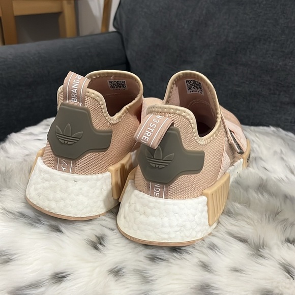 Adidas NMD R1 size EU 40 or 9.5. - Picture 2 of 6